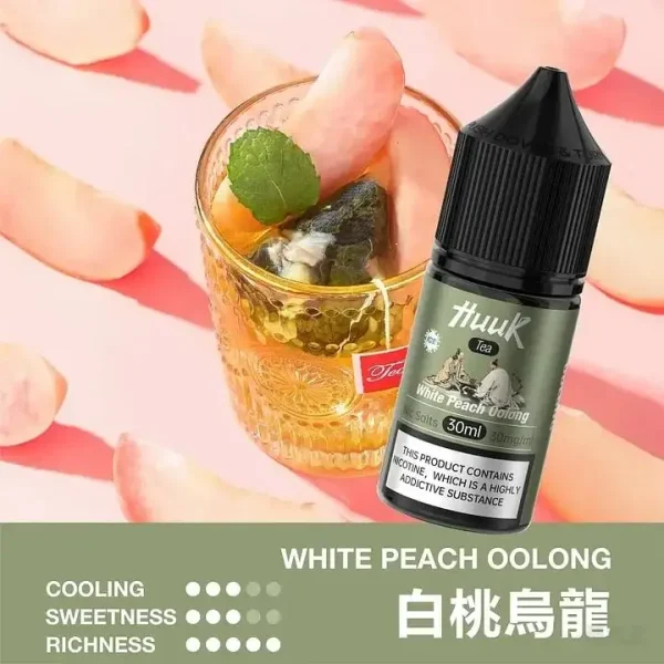 魅嗨HUUK虎克煙油白桃烏龍,清甜白桃沁入淡焙烏龍,果香躍動與茶底醇厚完美結合。